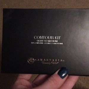 Anastasia Beverly Hills Contour Kit (Light)
